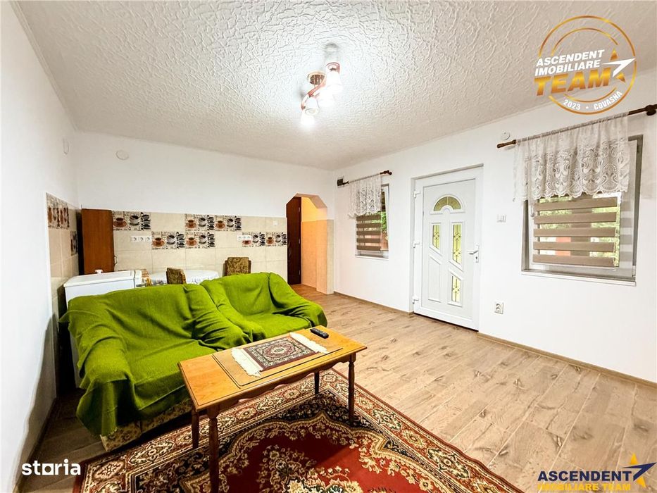 Casa cu teren generos de 1.315 mp, bucatarie de vara complet renovata