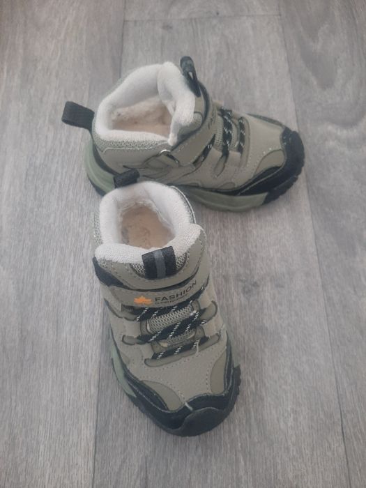 Продам детскую обувь, кроссовки