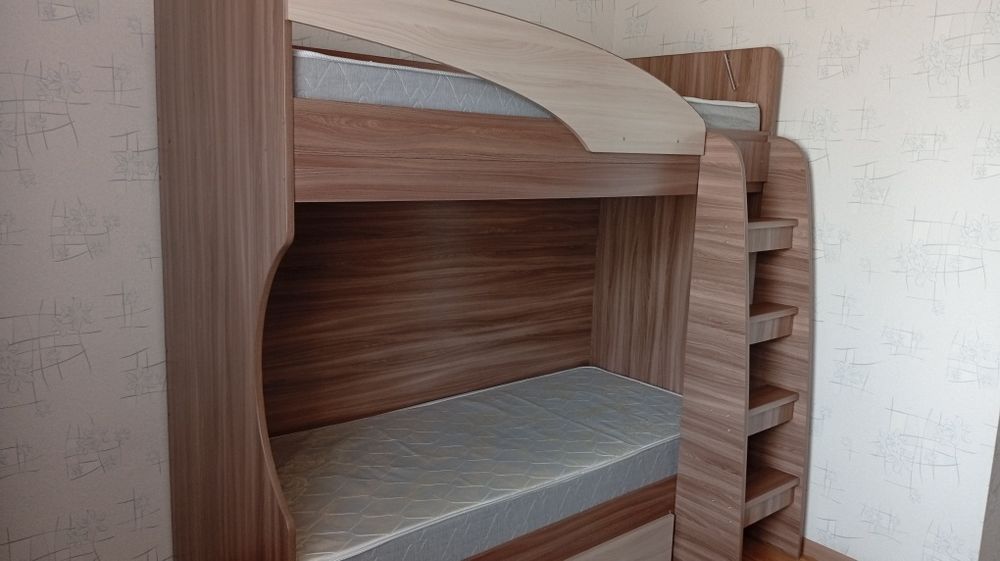 Кровать двухъярусная