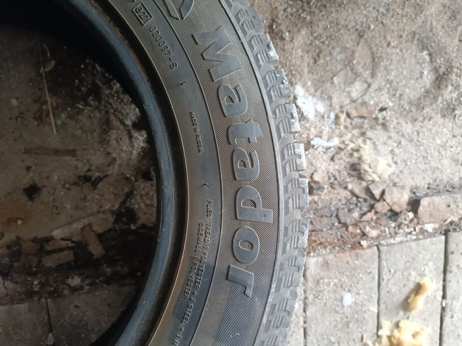 Продам две шины зимние