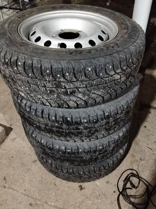 Шины нива шипы ..