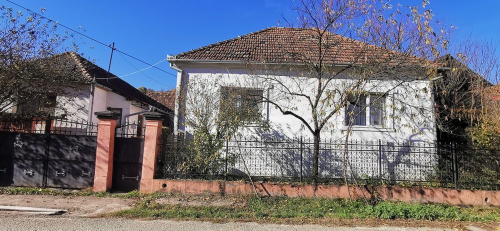 Casă de vânzare comuna Bârzava
