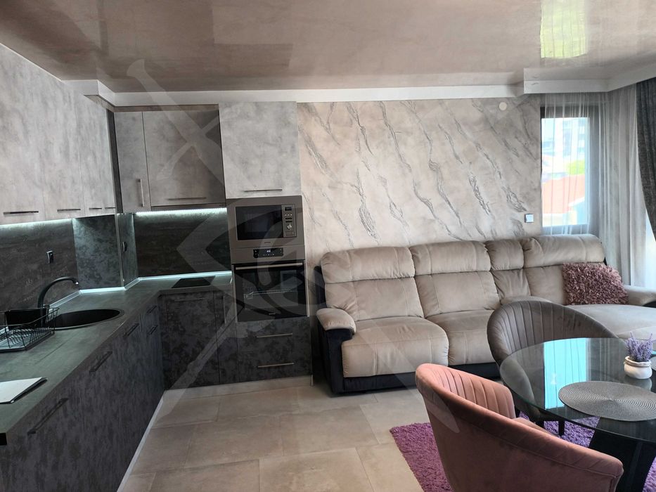 Продава се Двустаен апартамент в Пловдив, Център - 76 кв.м за 2303 €/кв.м - Снимка #1