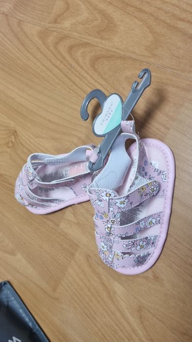 Бебешки буйки, сандали