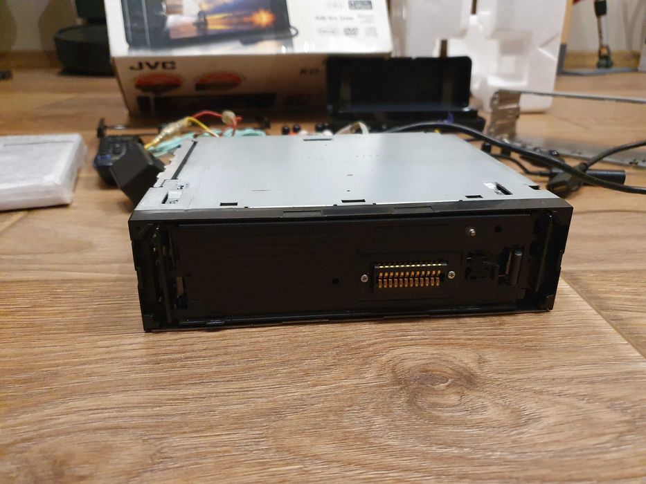 Продавам JVC KD-AVX55