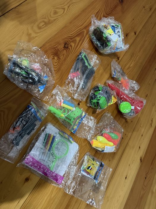 Лот от детски играчки