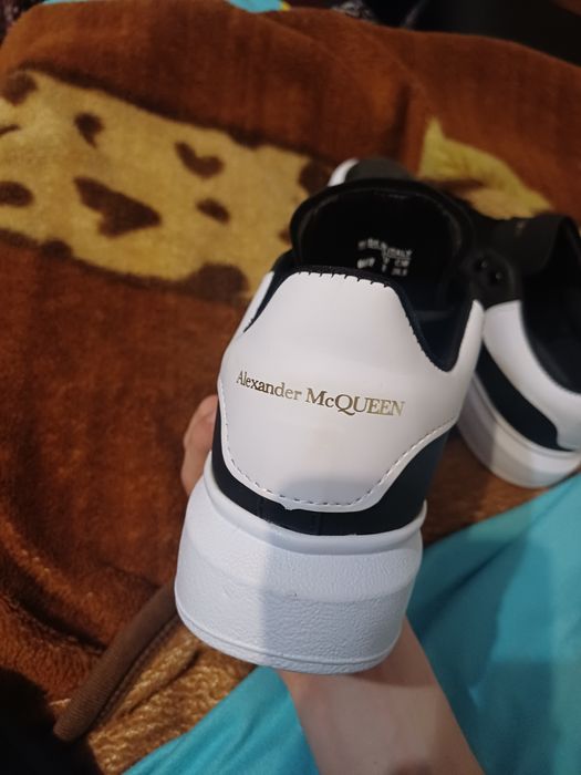 Vand Alexander McQUEEN