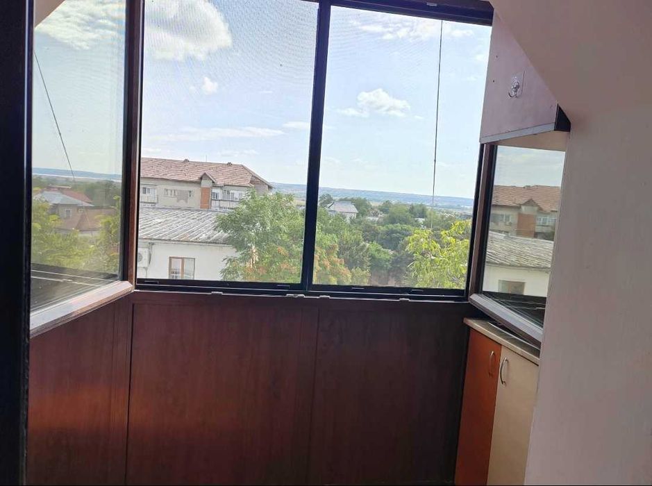 Se vinde apartament.