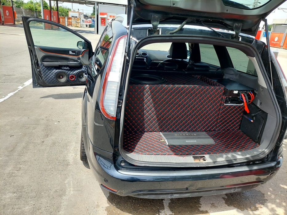 Vând Ford focus 2