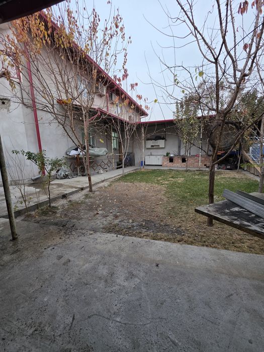 Продаётся 6-соток учасок 2-этаж+подвал  9-комнтоа