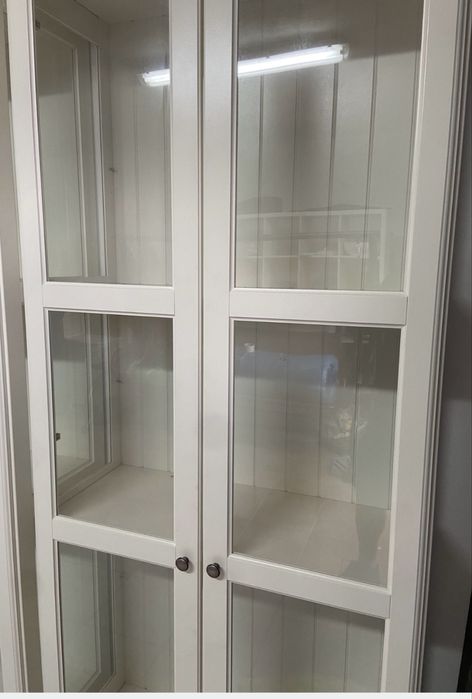 Vând Biblioteca Ikea