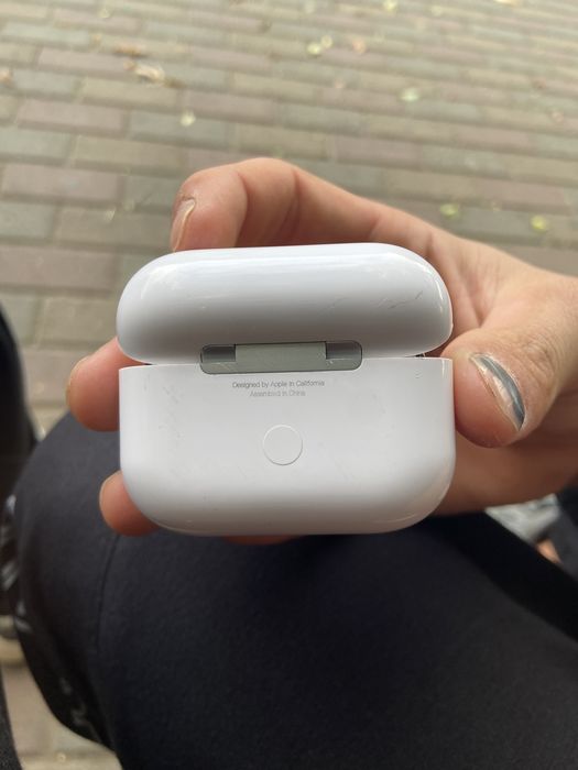 AirPods Pro с чехлом