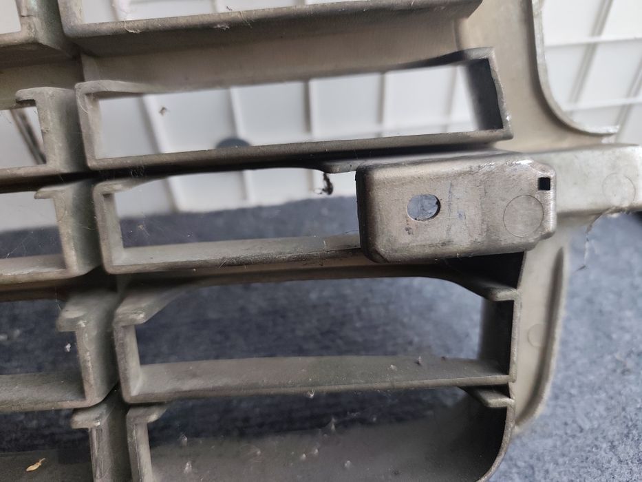 Решетка радиатора Toyota Land Cruiser 80 (Оригинал)