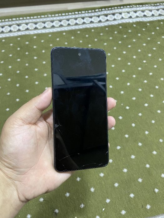 Tecno spark Go 2024 xotira 128/6 aybi sensiri singan imekasi yoq