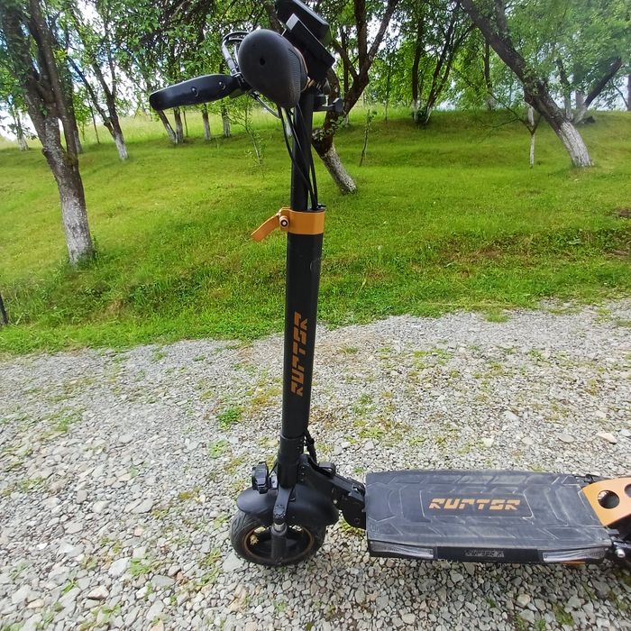 Trotinetă electrică ruptor R1  aprope nouă