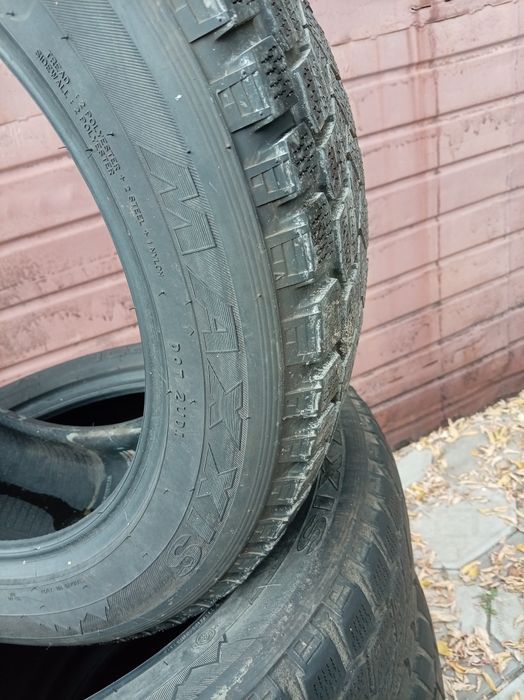 Шины 235/55R18 пять болонов