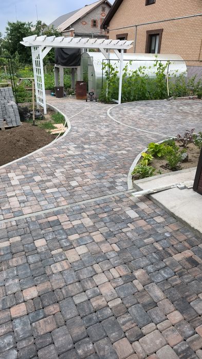 Тротуарная плитка. Брусчатка. Газон