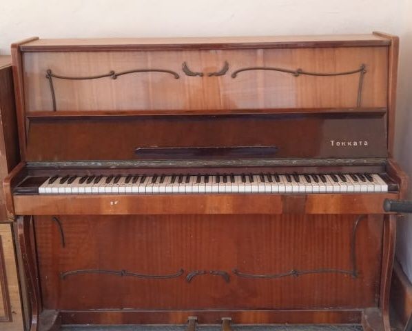 Продаётся пионино "токката"