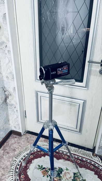 Продам видеокамеру SONY Handykam