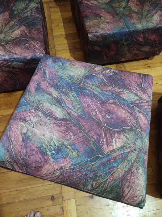 Продам диван трансформер на кроват на коесла и на угалок рассиские ДСП