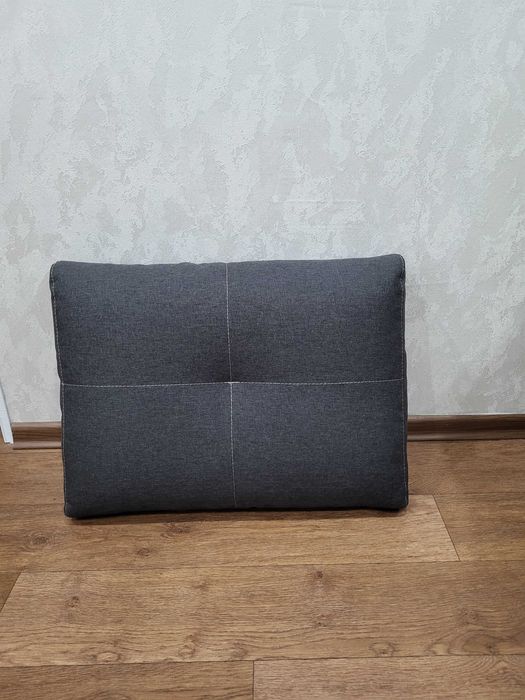Продам подушку, размер 63/43 см