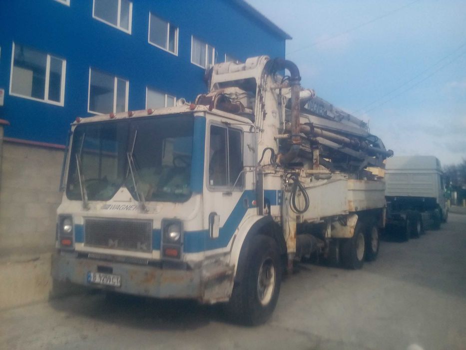 Бетон помпа MACK MP 690C