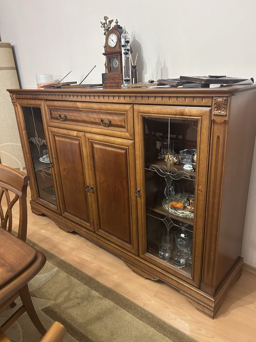 Класически мебели сет с маса за хранене