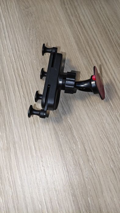 Держатель телефона в автомобиль.