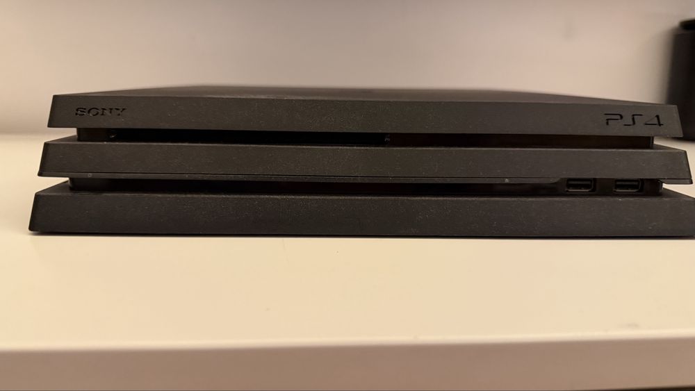 Consola Sony Playstation PS 4 PRO 1TB