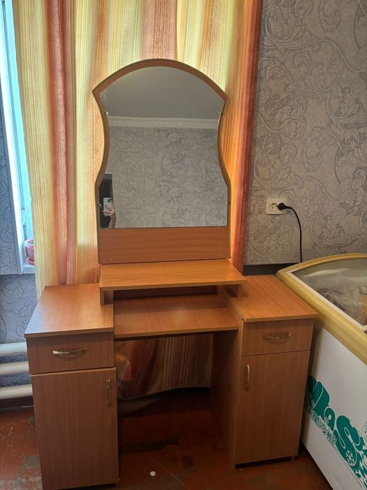 Продам комод комнатный