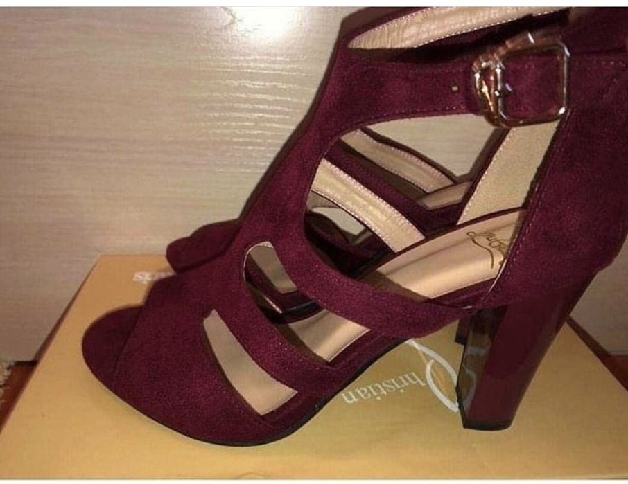 Продам босоножки