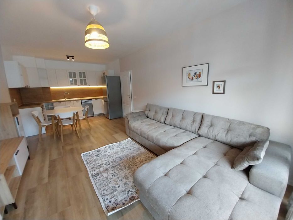 Дава под наем тристаен апартамент