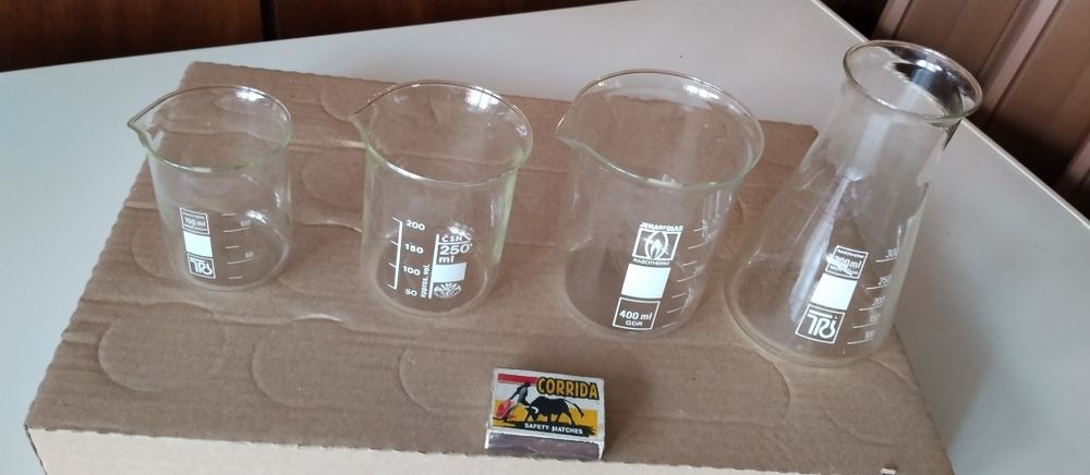 4 различни по грамаж стъклени колбички 150,250,300,400 милилитраl