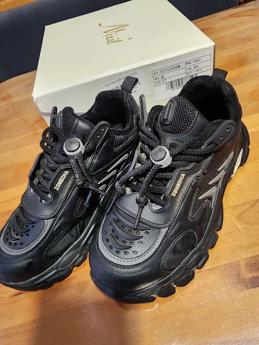 Продам кроссовки