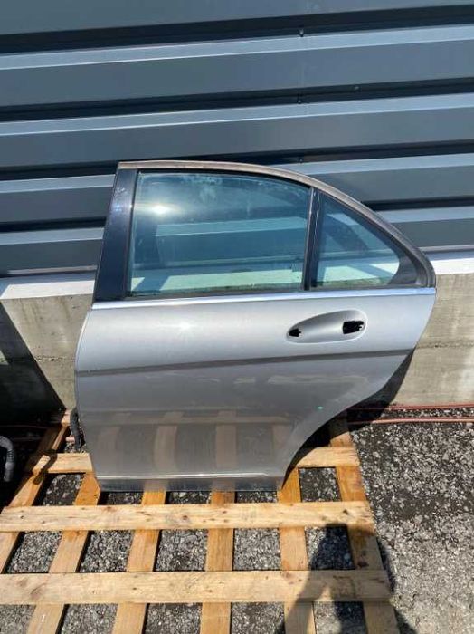 Usa stanga dreapta spate berlina mercedes c class w204 berlina culori