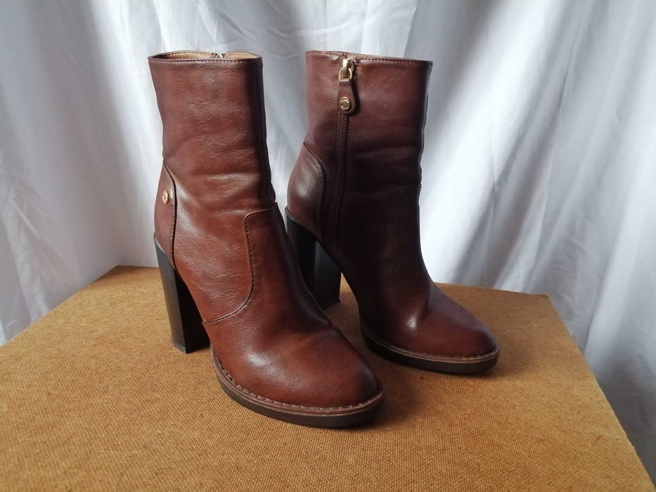 №36 Bata дамски боти естествена кожа