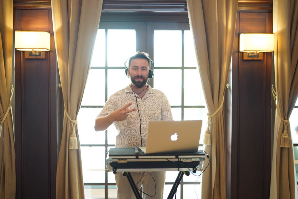 Dj Evenimente Cununie Botez Nunta Corporate  Sonorizare Lumini Bucures