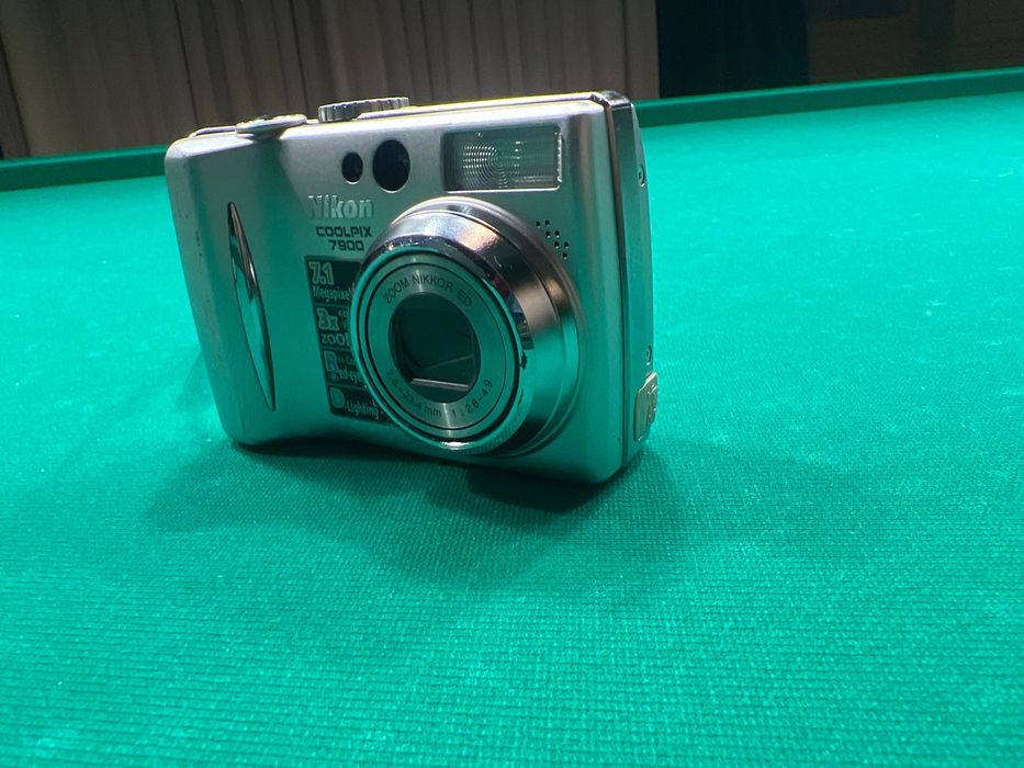 Nikon COOLPIX 7900