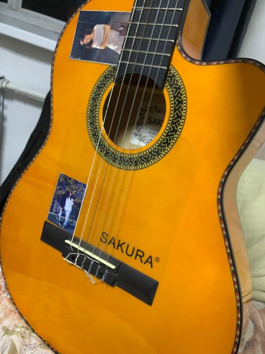 гитара  почти новый 1год только