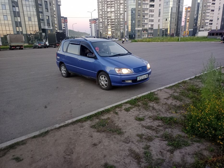 Продам машину Toyota Ipsum
