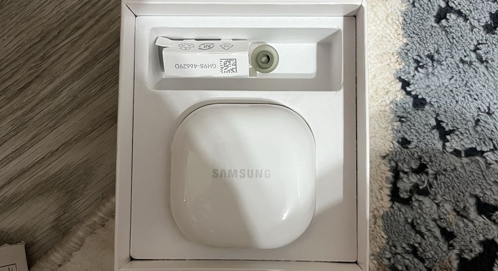 Камера ал,в поарок наушник