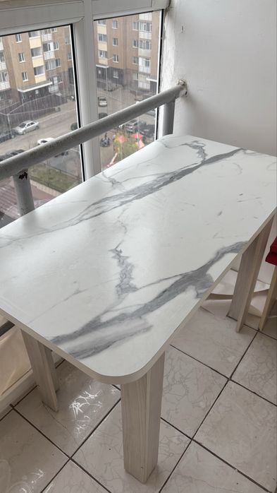 Продам обеденный стол