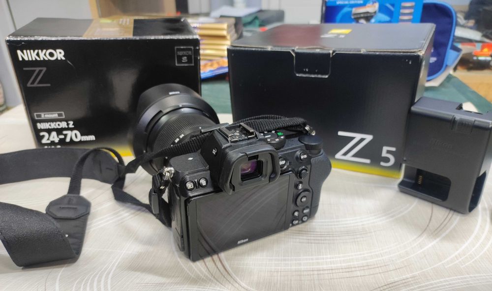 Фотоапарат Nikon Z5 Black + Обектив Nikon Z 24-70mm f4