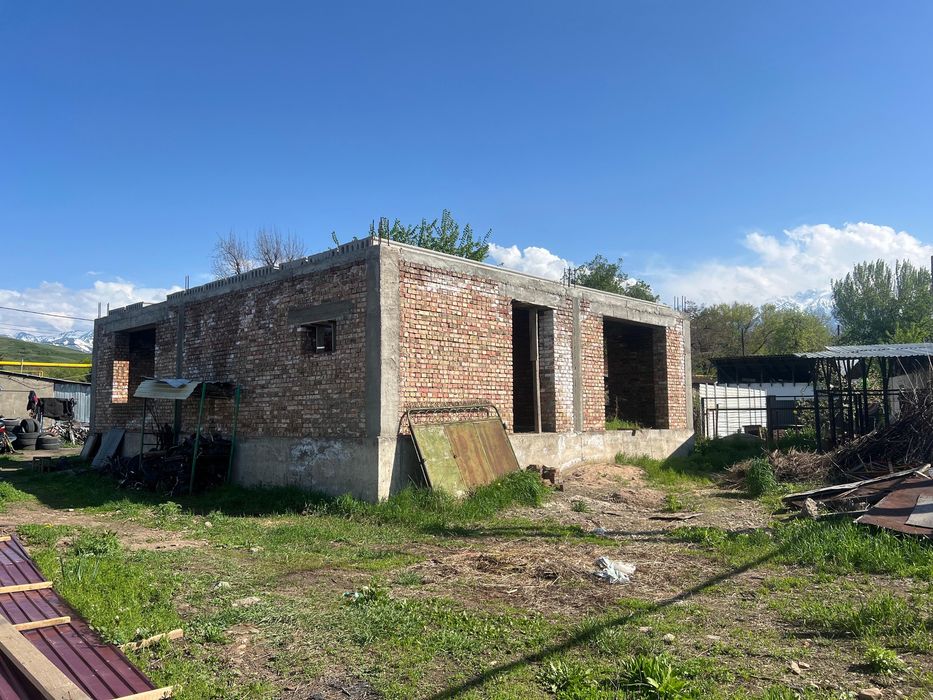 Продам два дома на одном делимом участке