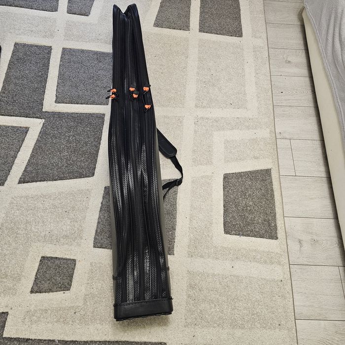 Калъфи за риболовни пръчки и принадлежности.