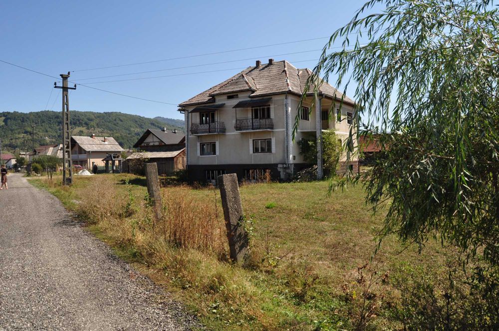 Vând casă tip duplex în Petrova, jud. Maramureș