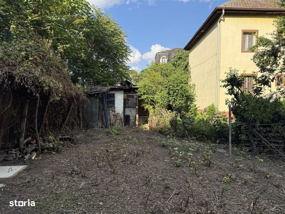 Apartament 3 camere, 72mp, etaj 1, 400m teren, garaj propriu- Complex