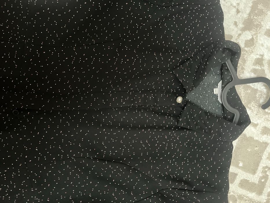 Платье в горошек черное по фигуре