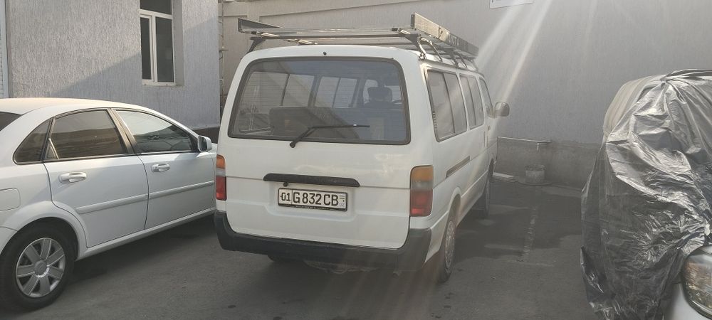 TOYOTA HIACE. 1993 йил.2 объем 2RZ бензин мотор. Карбюратор