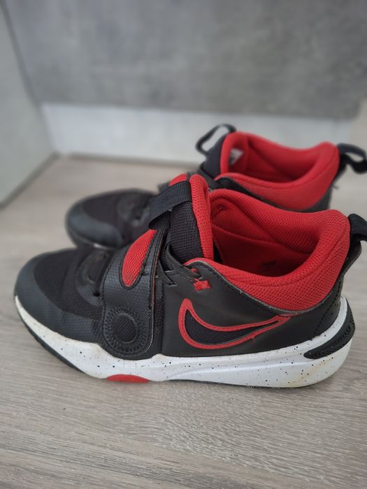 Nike Team Hustle, номер 37.5